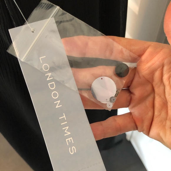 Dress - Picture 4 of 4